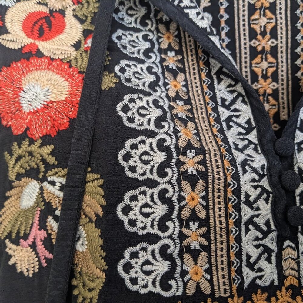 Boho Floral Pastel Embroidered Tunic Blouse/Top, size Medium – Soft & Flowy - Picture 3 of 5